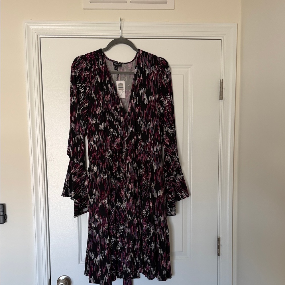 NWT Torrid Women’s Black and Pink Patterned V-Neck Dress